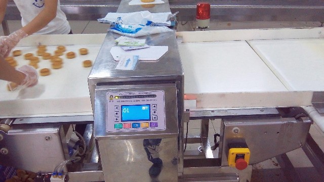 金属检测机解决安全隐患,X射线异物检测仪配合全方位保障食品安全