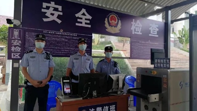 “我为群众办实事”勐腊法院改造法院安全检查通道方便群众来访